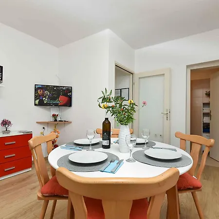 Apartman With A - C In Porec-istrien 44243 Porec