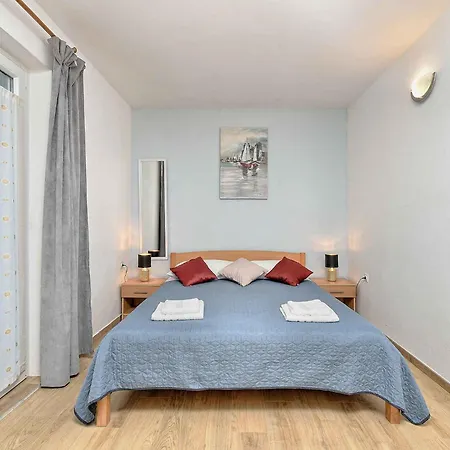 Apartman With A - C In Porec-istrien 44243 Porec
